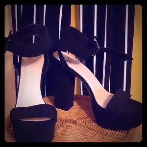 Gently used women's shoes